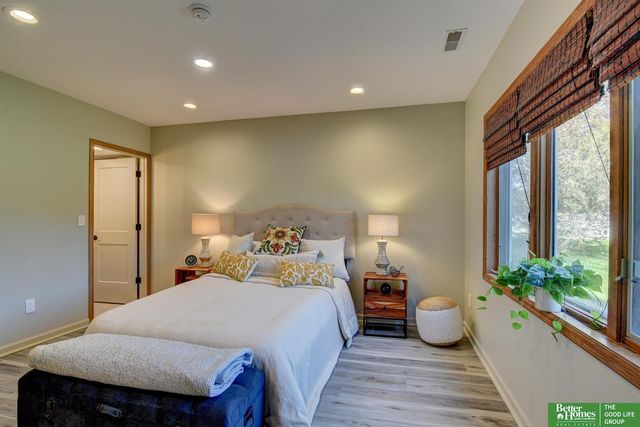 17402 augusta Circle, Omaha, NE 68136