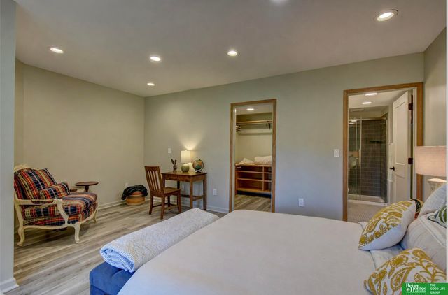 17402 augusta Circle, Omaha, NE 68136