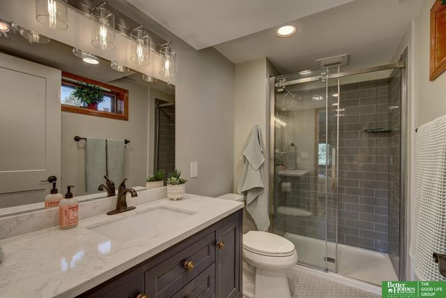 17402 augusta Circle, Omaha, NE 68136