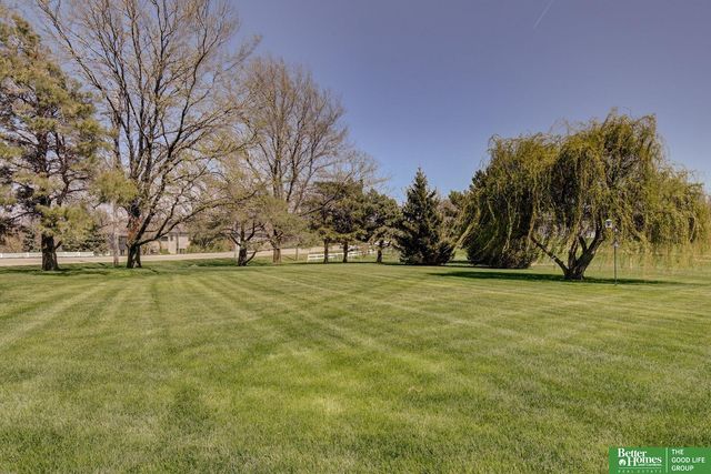 17402 augusta Circle, Omaha, NE 68136