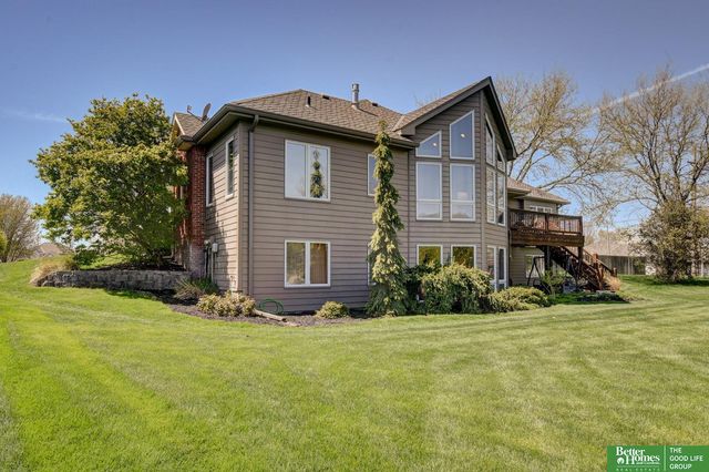 17402 augusta Circle, Omaha, NE 68136