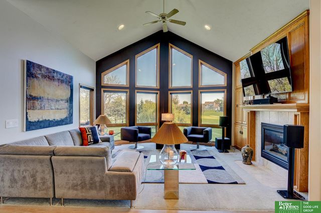 17402 augusta Circle, Omaha, NE 68136