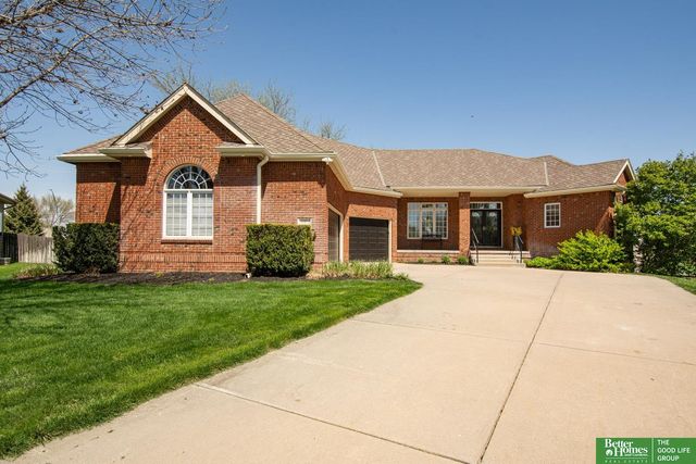 17402 augusta Circle, Omaha, NE 68136