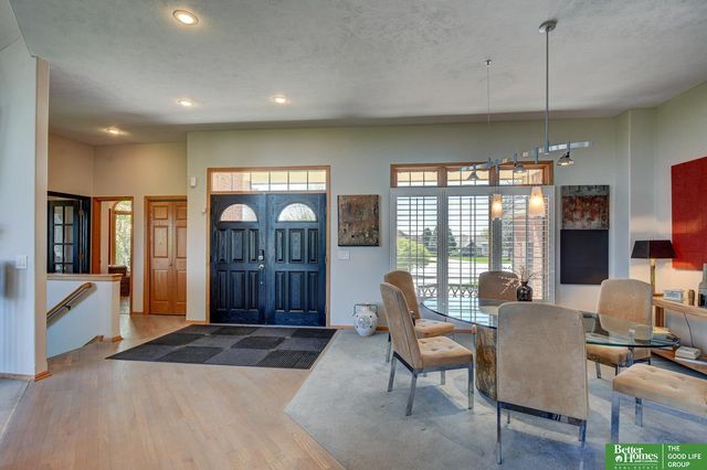 17402 augusta Circle, Omaha, NE 68136