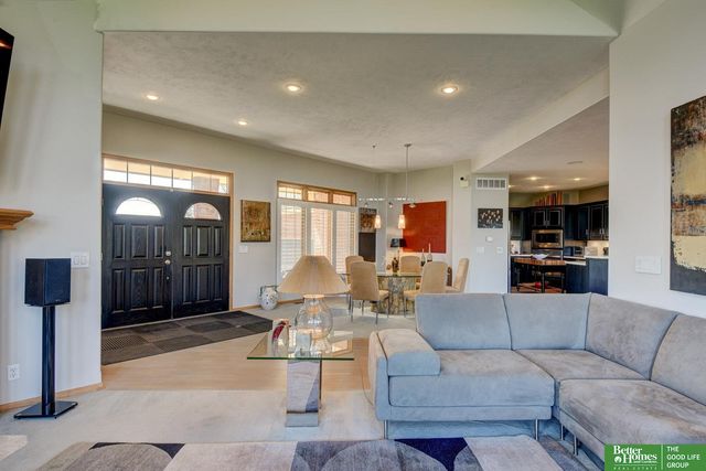 17402 augusta Circle, Omaha, NE 68136