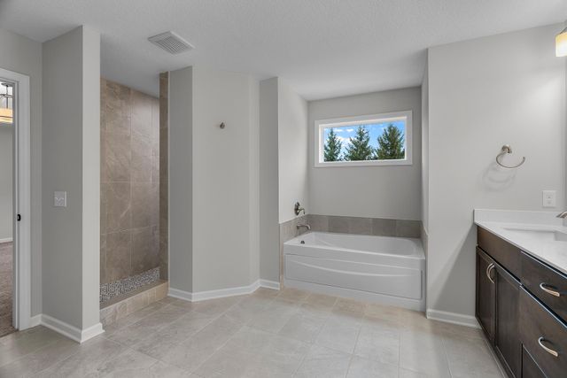 10748 40th Street N, Lake Elmo, MN 55042