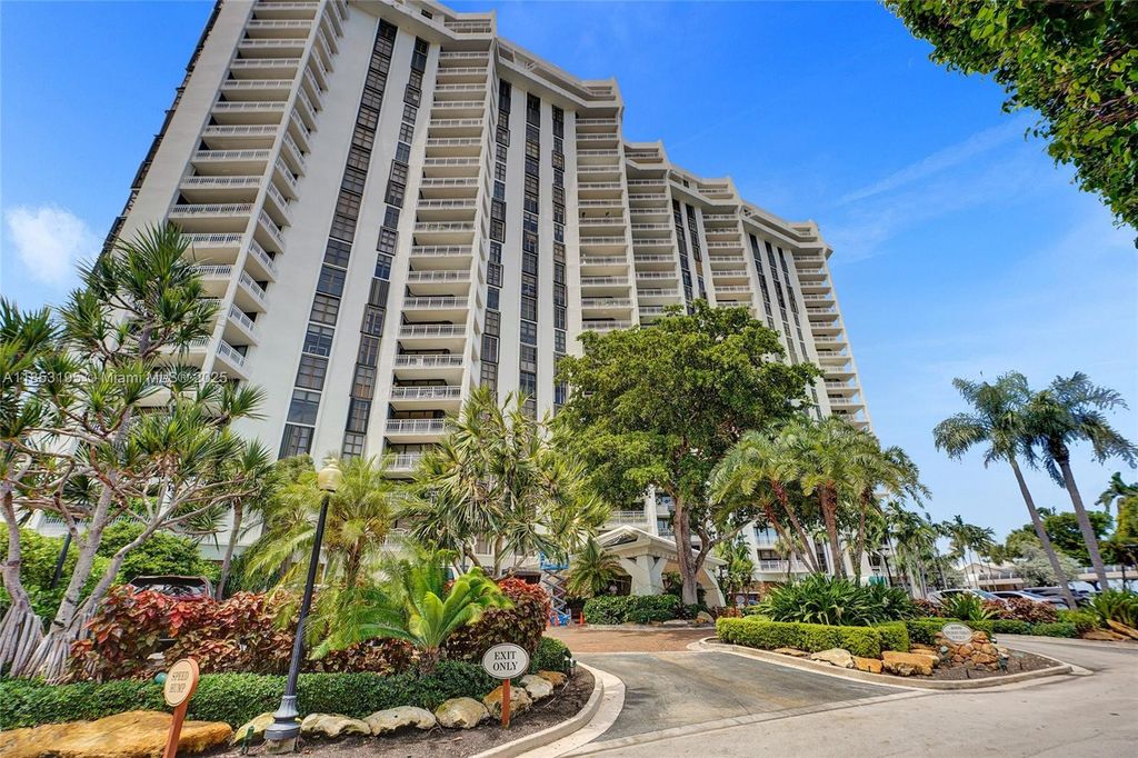 4000 Towerside Ter PH9, Miami, FL 33138