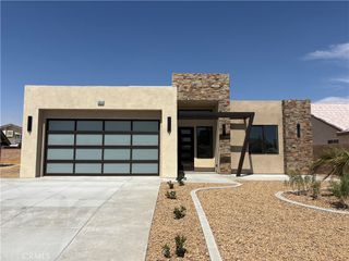 18310 Lakeview Drive, Victorville, CA 92395