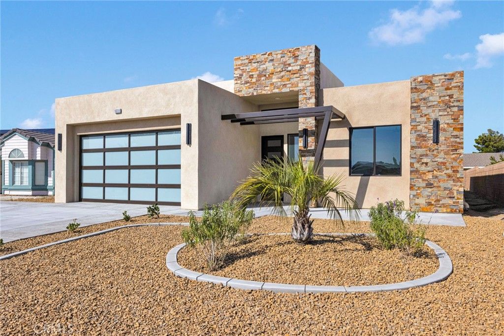 18310 Lakeview Drive, Victorville, CA 92395