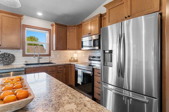1960 RED FOX LANE, Kaukauna, WI 54130