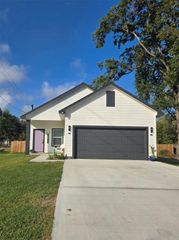 2118 2nd Avenue N, Texas City, TX 77590