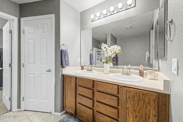 5815 E Grove Avenue, Mesa, AZ 85206