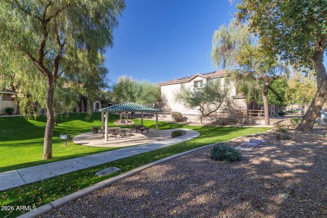 5815 E Grove Avenue, Mesa, AZ 85206