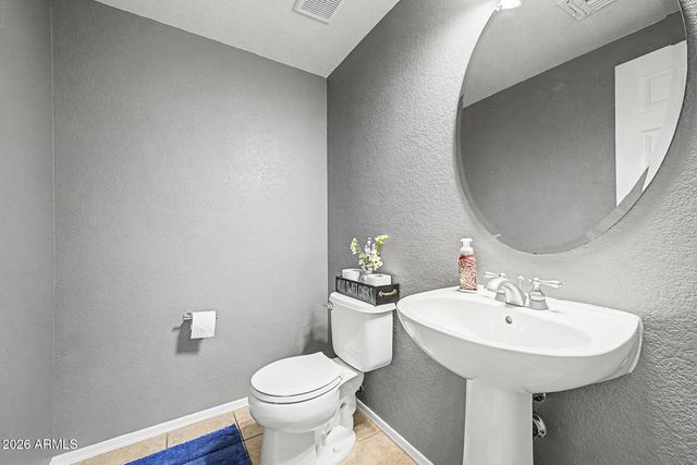 5815 E Grove Avenue, Mesa, AZ 85206