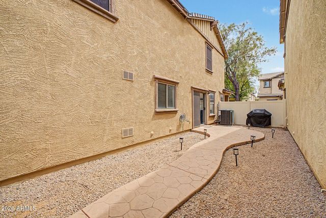 5815 E Grove Avenue, Mesa, AZ 85206