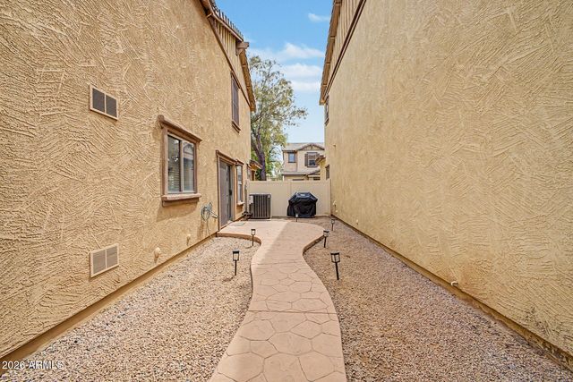 5815 E Grove Avenue, Mesa, AZ 85206