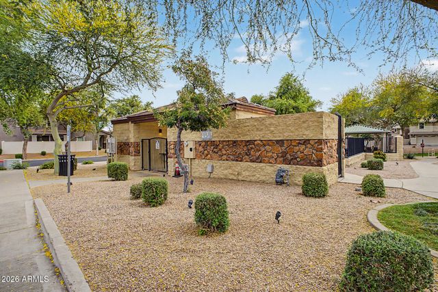 5815 E Grove Avenue, Mesa, AZ 85206