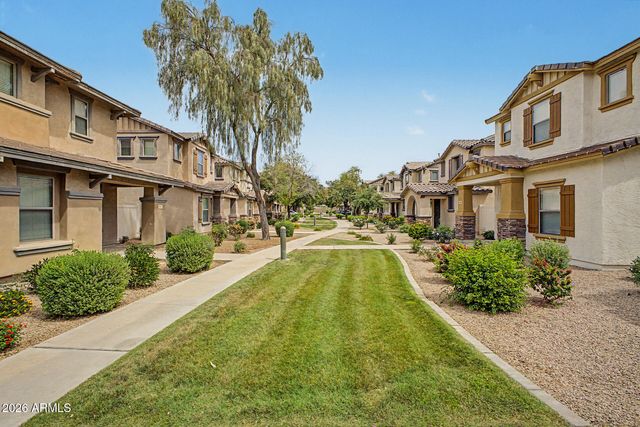 5815 E Grove Avenue, Mesa, AZ 85206