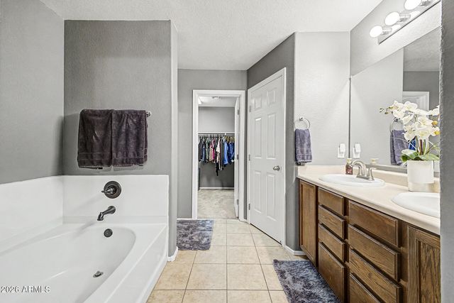 5815 E Grove Avenue, Mesa, AZ 85206