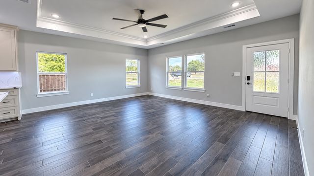302 W Pine Street, Whitewright, TX 75491