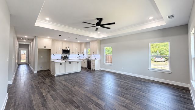 302 W Pine Street, Whitewright, TX 75491