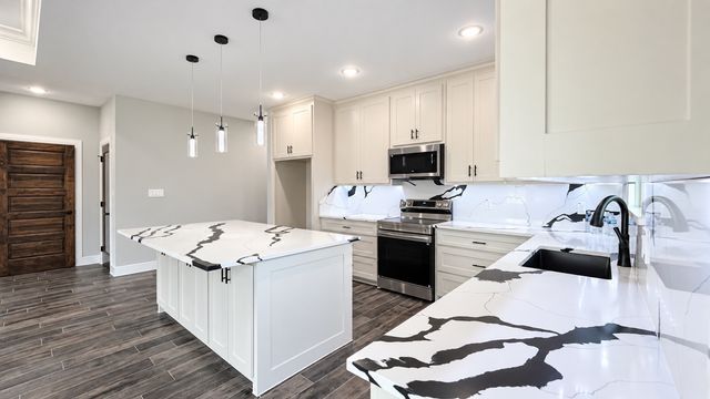 302 W Pine Street, Whitewright, TX 75491