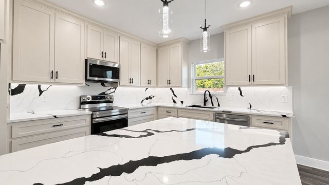 302 W Pine Street, Whitewright, TX 75491