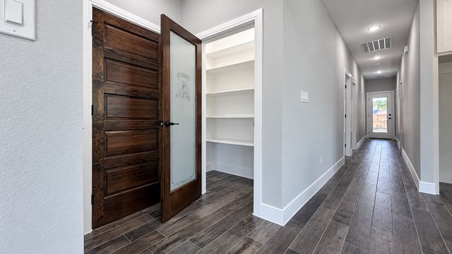 302 W Pine Street, Whitewright, TX 75491