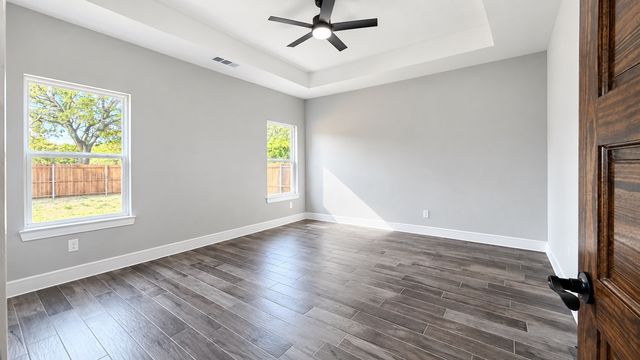 302 W Pine Street, Whitewright, TX 75491