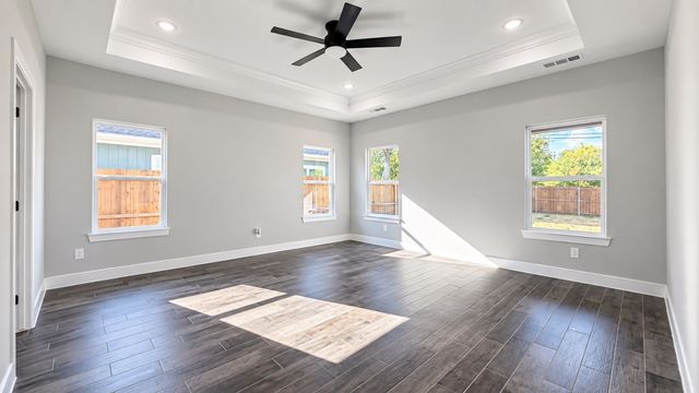 302 W Pine Street, Whitewright, TX 75491