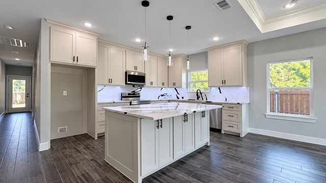 302 W Pine Street, Whitewright, TX 75491