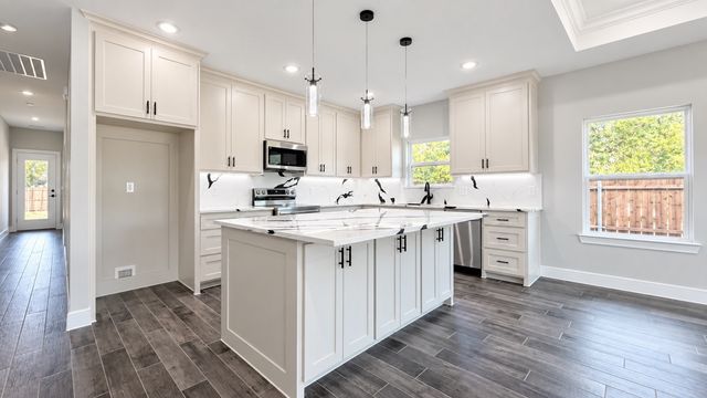 302 W Pine Street, Whitewright, TX 75491