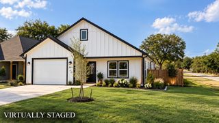 302 W Pine Street, Whitewright, TX 75491