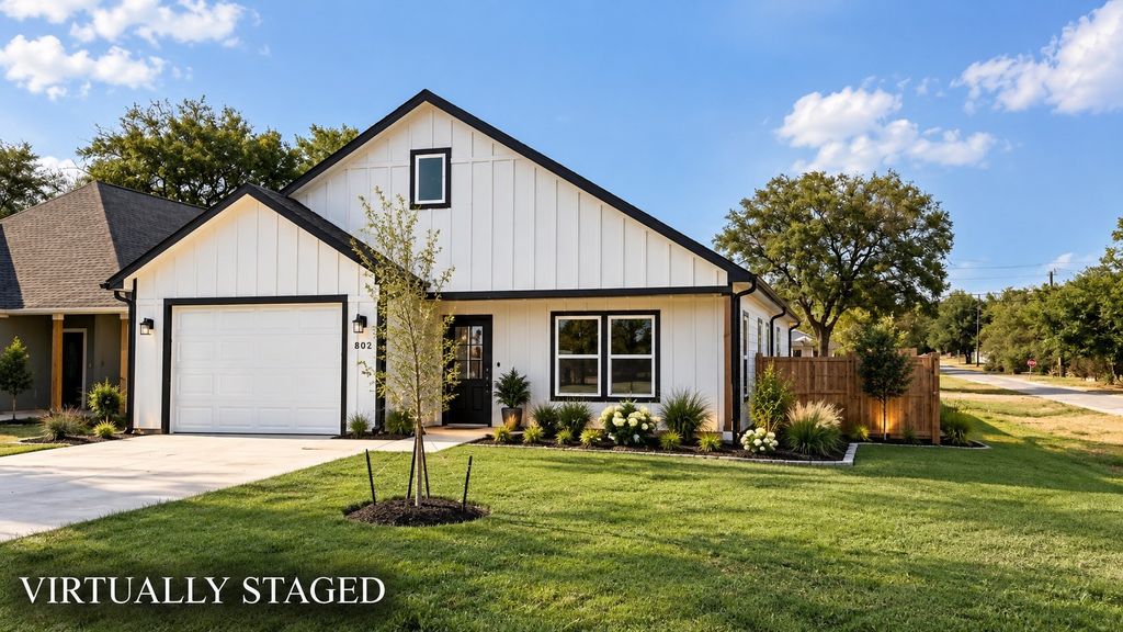 302 W Pine Street, Whitewright, TX 75491