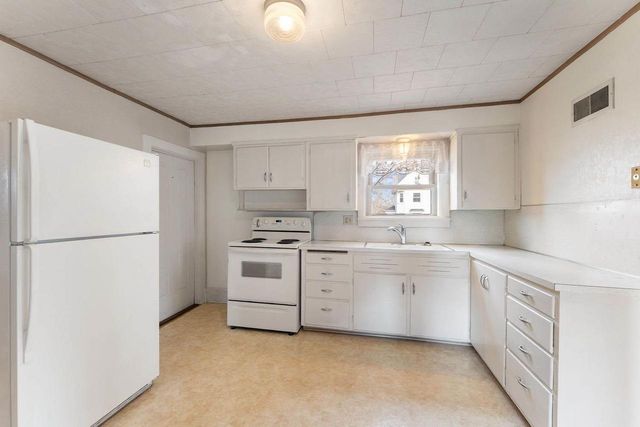 102 S Albert Avenue, Reedsburg, WI 53959