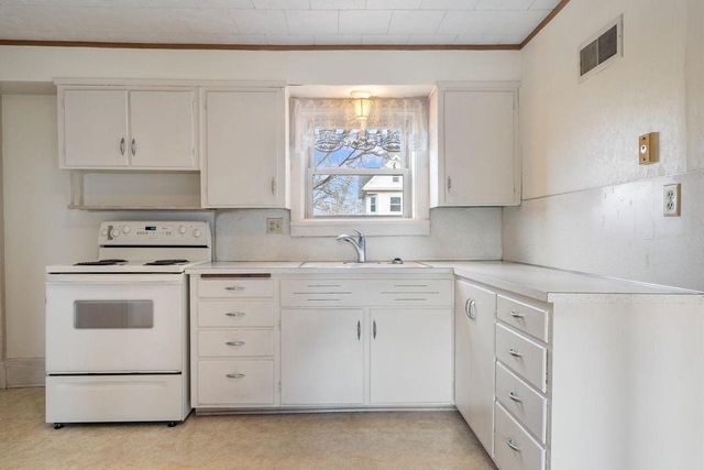 102 S Albert Avenue, Reedsburg, WI 53959