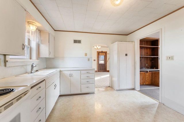 102 S Albert Avenue, Reedsburg, WI 53959