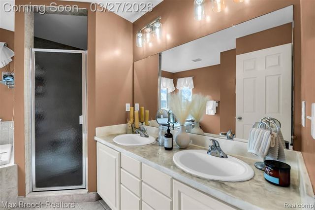 1086 Williamson Circle, Pontiac, MI 48340