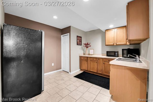 1086 Williamson Circle, Pontiac, MI 48340