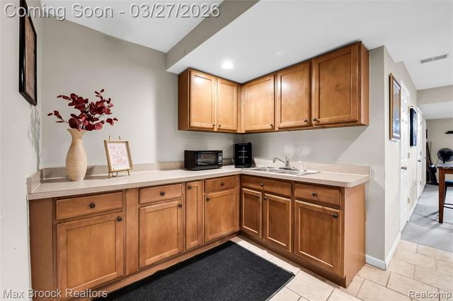 1086 Williamson Circle, Pontiac, MI 48340