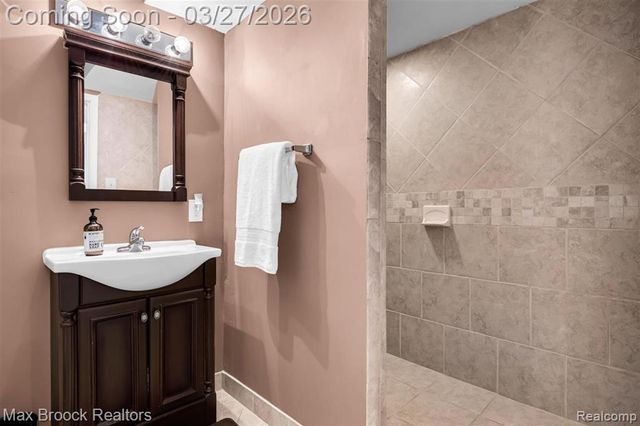 1086 Williamson Circle, Pontiac, MI 48340