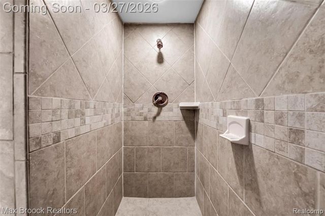 1086 Williamson Circle, Pontiac, MI 48340