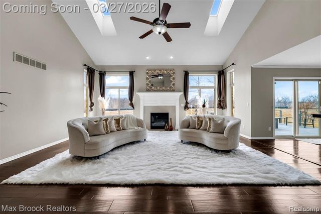 1086 Williamson Circle, Pontiac, MI 48340