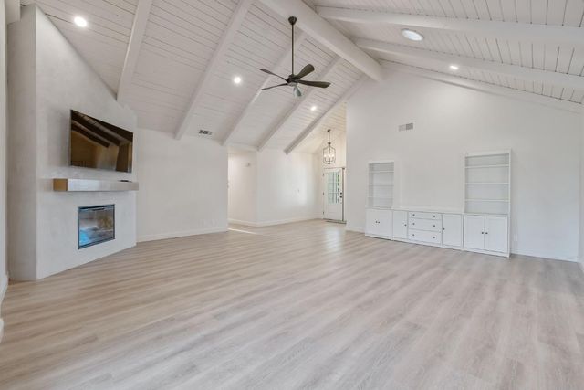 2033 Alluvial Avenue, Clovis, CA 93611