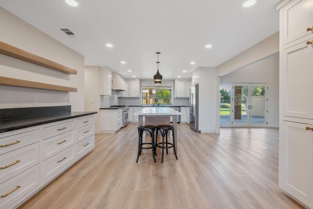 2033 Alluvial Avenue, Clovis, CA 93611