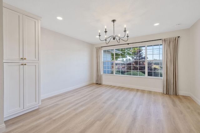 2033 Alluvial Avenue, Clovis, CA 93611
