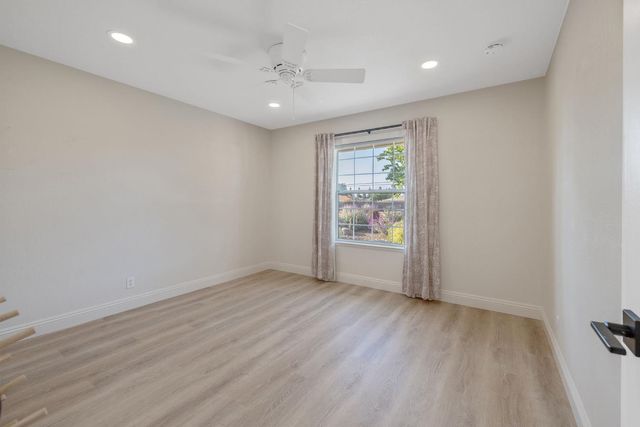 2033 Alluvial Avenue, Clovis, CA 93611
