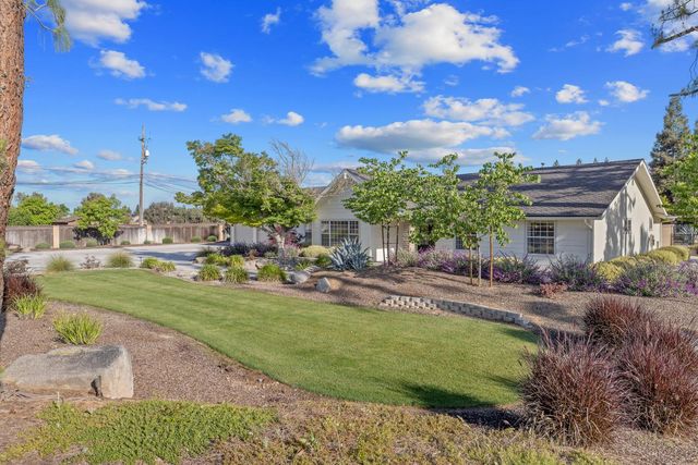 2033 Alluvial Avenue, Clovis, CA 93611