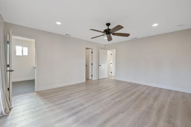 2033 Alluvial Avenue, Clovis, CA 93611