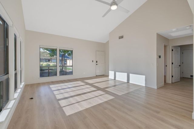 2033 Alluvial Avenue, Clovis, CA 93611